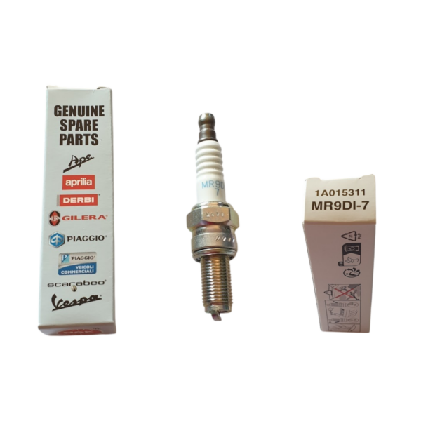 Set 2 Spark Plugs Rs457 / Rs660 / Tuono 660 / Tuareg 660 1a015311